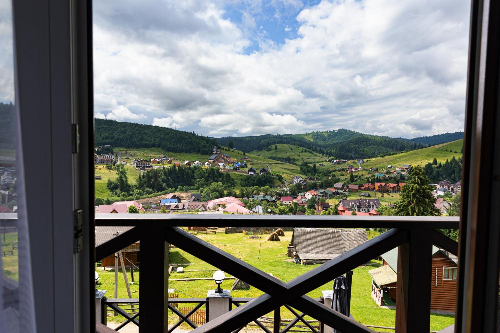 Svoi Hotel Poljanicja Kültér fotó