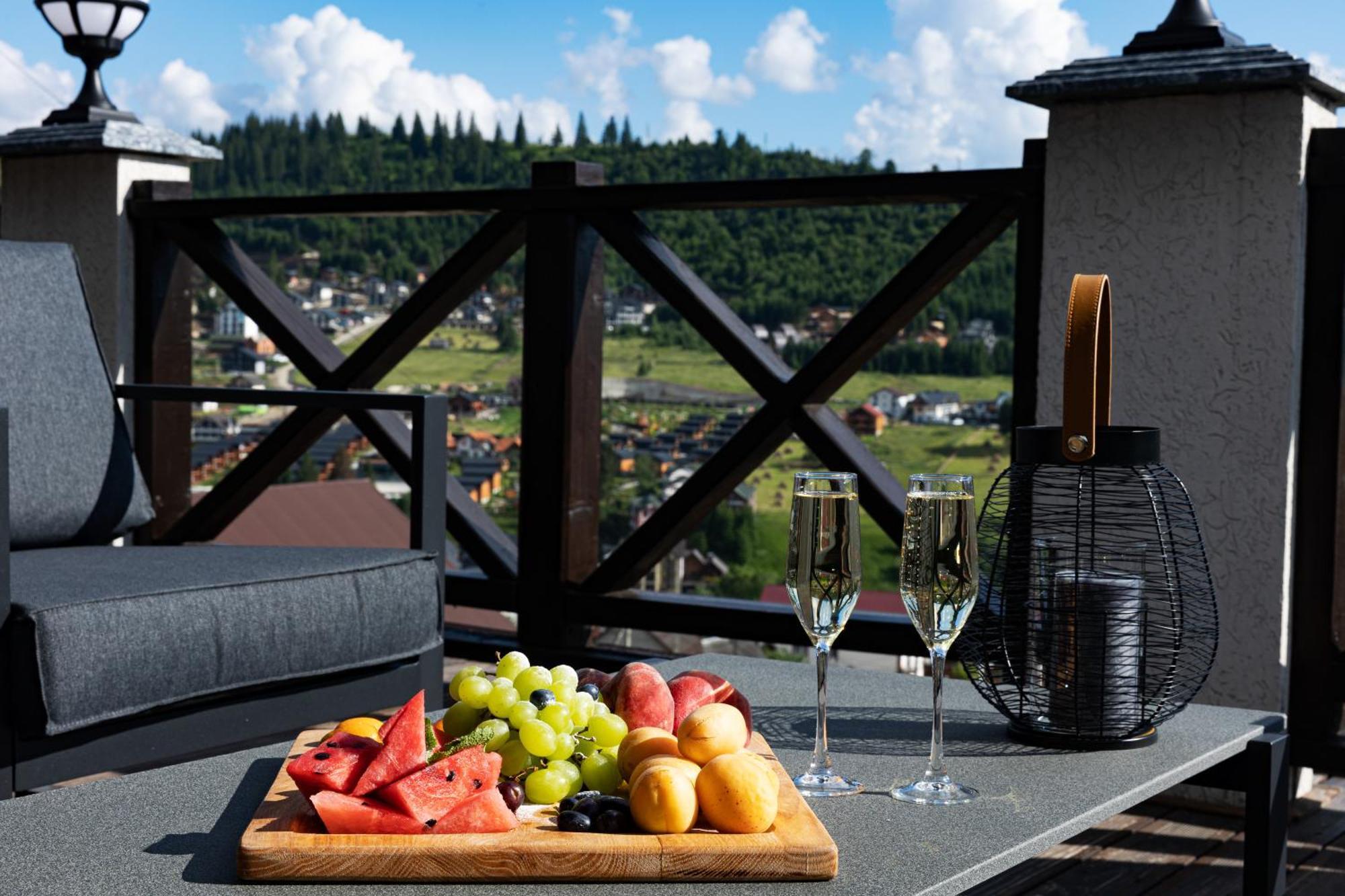 Svoi Hotel Poljanicja Kültér fotó